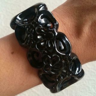 Vintage Bakelite Heavily Carved Black Hinged Hinge Bracelet