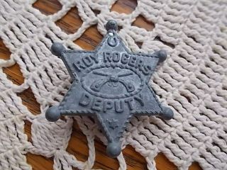 Vintage 1950’s Roy Rogers Deputy Sheriff Metal Badge Pin Star Guns Rope Edge Htf