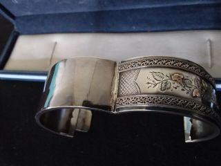 VINTAGE STERLING SILVER DESIGN BANGLE,  BRACELET.  With ENGRAVED Rose ' s in Gold 3