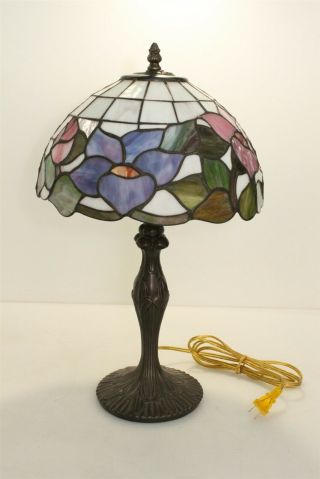 Vintage Dale Tiffany 21  Stained Glass Lamp Art Deco Style Lamp