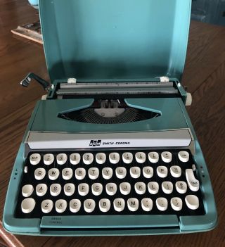 Vintage Smith Corona Corsair Deluxe Portable Typewriter Teal Blue W/case