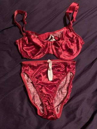 Nwt Vintage Victoria’s Secret Second Skin Satin Bra Panty Set,  Red Roses 38c/m