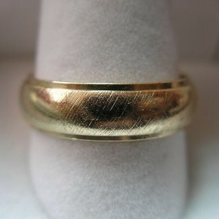 Paramount Vintage Textured Wedding Ring 5.  5 Mm Band 14k Yellow Gold Size 8.  5