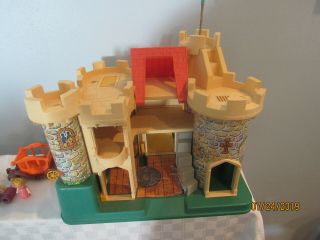 Vintage Fisher Price 993 Little People Castle w/ Little People & Accessories 2