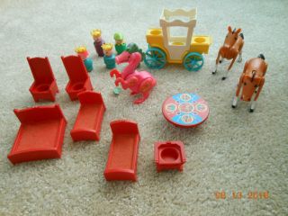 Vintage Fisher Price 993 Little People Castle w/ Little People & Accessories 3
