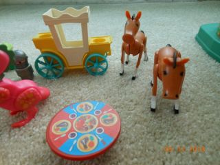 Vintage Fisher Price 993 Little People Castle w/ Little People & Accessories 6