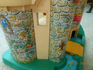 Vintage Fisher Price 993 Little People Castle w/ Little People & Accessories 7