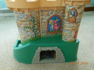 Vintage Fisher Price 993 Little People Castle w/ Little People & Accessories 8