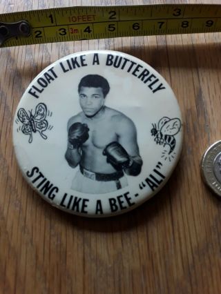 Vintage 1970s Boxer Muhammad Ali Sting Like A Bee Ali Boxing Pin Pinback Badge
