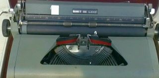 Vintage Royal Quiet DeLuxe Portable Typewriter with case 4