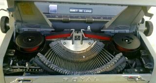Vintage Royal Quiet DeLuxe Portable Typewriter with case 5