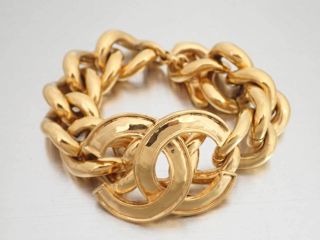 Auth Chanel Vintage 94p Cc Logo Bracelet Goldtone - E36669