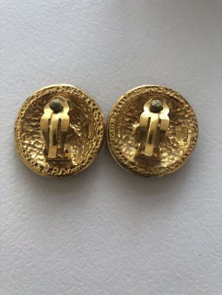 CHANEL CC Logo Pearl Earrings Clip - On Gold Made in France Vintage 5
