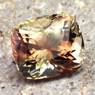 Green - Copper Peach Oregon Sunstone 6.  47ct Flawless - Extremely Rare Color Blend