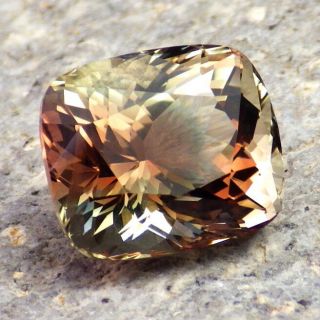 GREEN - COPPER PEACH OREGON SUNSTONE 6.  47Ct FLAWLESS - EXTREMELY RARE COLOR BLEND 2