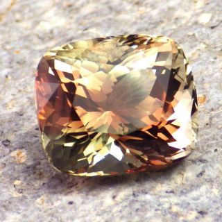 GREEN - COPPER PEACH OREGON SUNSTONE 6.  47Ct FLAWLESS - EXTREMELY RARE COLOR BLEND 3