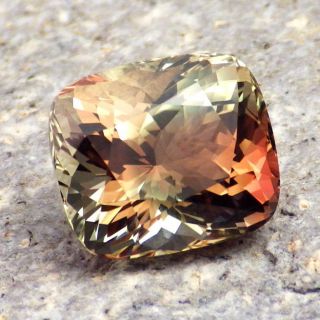 GREEN - COPPER PEACH OREGON SUNSTONE 6.  47Ct FLAWLESS - EXTREMELY RARE COLOR BLEND 5