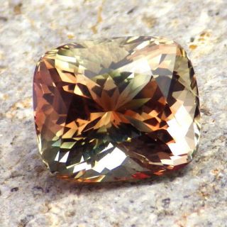 GREEN - COPPER PEACH OREGON SUNSTONE 6.  47Ct FLAWLESS - EXTREMELY RARE COLOR BLEND 6