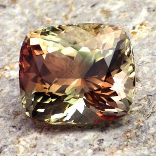 GREEN - COPPER PEACH OREGON SUNSTONE 6.  47Ct FLAWLESS - EXTREMELY RARE COLOR BLEND 7