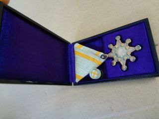 Wwii Ww2 Japanese Order Of The Sacred Treasure 7th Cl.  Medal Japan Gold 7