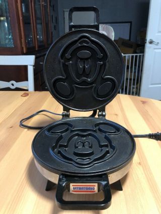 Disney Vitantonio Mickey Mouse Waffler Vintage Belgian Waffle Iron Maker 950 Usa