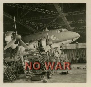 Wwii German War Photo Luftwaffe Airplane Crew Repair Airplane W Division Emblem