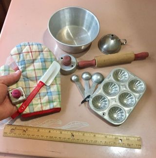 11 Pc Vintage Child Size Tin Bake Dishes Utensil Cookie Cutter Mitt Rolling Pin 5