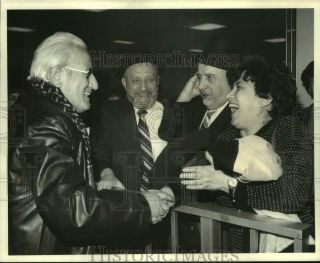 1980 Press Photo Mrs.  Klein Shaking Hands With Karoly Bitter At Kennedy Airport
