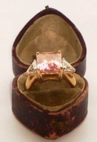 VERY LARGE HEAVY STUNNING VINTAGE EMERALD CUT 8ct FIERY PINK TOPAZ GOLD RING 5