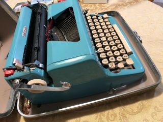 Vintage 1950 ' s Royal quiet de luxe typewriter plus ribbons 3