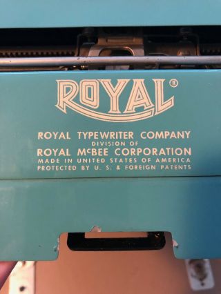 Vintage 1950 ' s Royal quiet de luxe typewriter plus ribbons 5