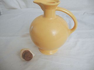 VINTAGE FIESTA WATER JUG/CARAFE W CORK ON LID - 1930 ' S FIESTAWARE - DEEP YELLOW 3