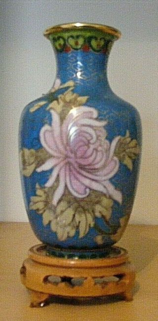 Vintage Chinese Cloisonne Vase With Stand Blue Background)