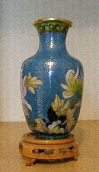 VINTAGE CHINESE CLOISONNE VASE WITH STAND BLUE BACKGROUND) 2