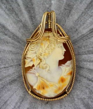 Vintage Antique Cameo Pendant Necklace Carved Italian Shell - 14kt Rolled Gold