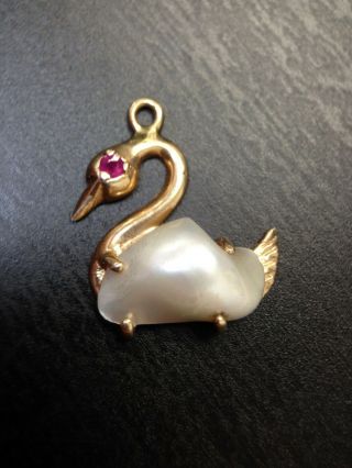 Vintage 14k Yellow Gold Mother Of Pearl Swan Bird Charm Pendant With Ruby