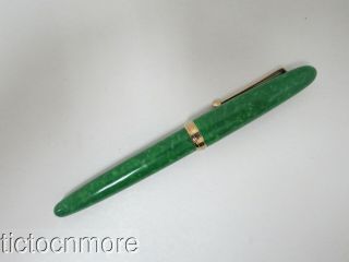 VINTAGE SAILOR JAPAN FOUNDED 1911 GREEN JADE FOUNTAIN PEN 14k NIB 10