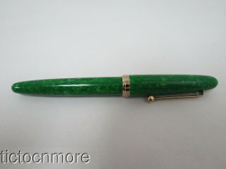 VINTAGE SAILOR JAPAN FOUNDED 1911 GREEN JADE FOUNTAIN PEN 14k NIB 12