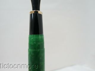 VINTAGE SAILOR JAPAN FOUNDED 1911 GREEN JADE FOUNTAIN PEN 14k NIB 7