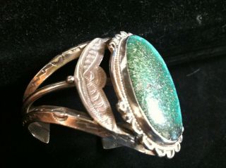 VINTAGE STERLING w/ LARGE TURQUOISE STONE NAVAJO EDGING CUFF 4