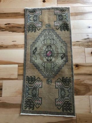 Small Vintage Turkish Rug 1 