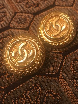 VINTAGE CHANEL CC Logo Clip - on Earrings Gold - Made in France - 93CCP 2