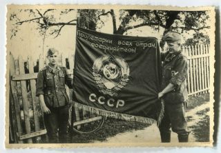 German Wwii Archive Photo: Wehrmacht Soldiers With Trophy Ussr Flag