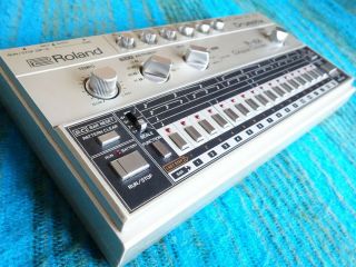 Roland TR - 606 Drumatix Analog Drum Machine Synthesizer 80 ' s Vintage - D201 6