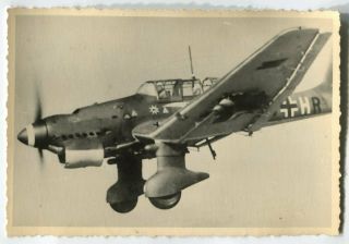 German Wwii Archive Photo: Luftwaffe Junkers Ju 87 Stuka Diving Bomber In Flight