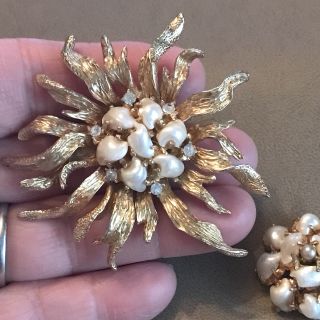 Vintage Brooch Signed Boucher Starburst Flower Baroque Style Pearl & 1 Earring. 5