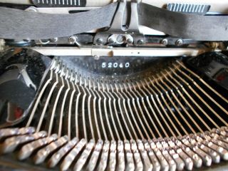 Vintage typewriter Seidel & naumann Erika 1920s Portable and case 5