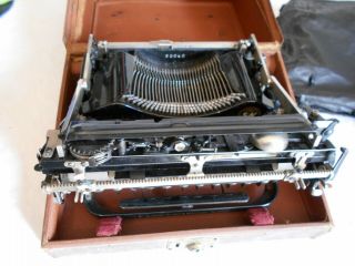 Vintage typewriter Seidel & naumann Erika 1920s Portable and case 7