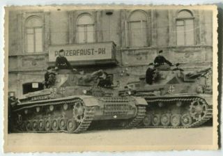 German World Warii Archived Photo Panzer Vi Heavy Tank And Crew