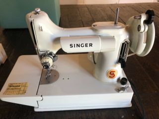 Vintage Singer White Featherweight 221k Sewing Machine W/ Carry Case Accessories